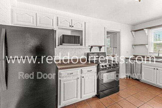 property at 957 Woodhill Dr