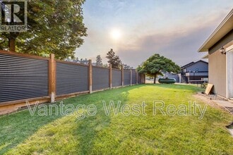 5308 Upper Mission Dr in Kelowna, BC - Building Photo - Building Photo