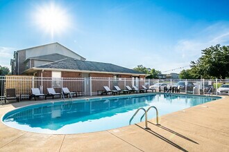 Highland Park Apartments in Springfield, MO - Foto de edificio - Building Photo