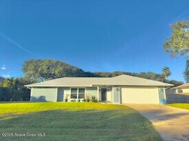 298 Woody Cir in Melbourne Beach, FL - Building Photo