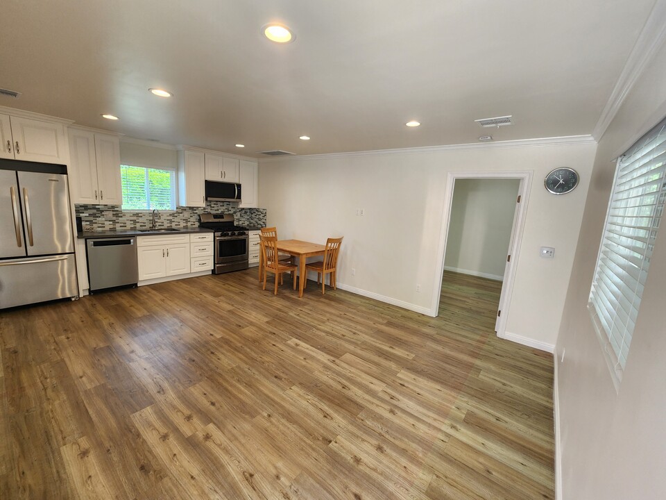 5706 Willis Ave in Van Nuys, CA - Building Photo