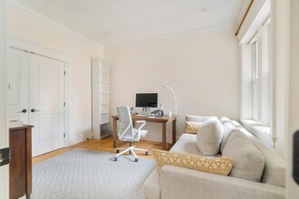 20 Saint Paul St, Unit 1 in Brookline, MA - Building Photo - Building Photo