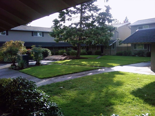 Townhouse Square Apartments in Vancouver, WA - Foto de edificio - Building Photo