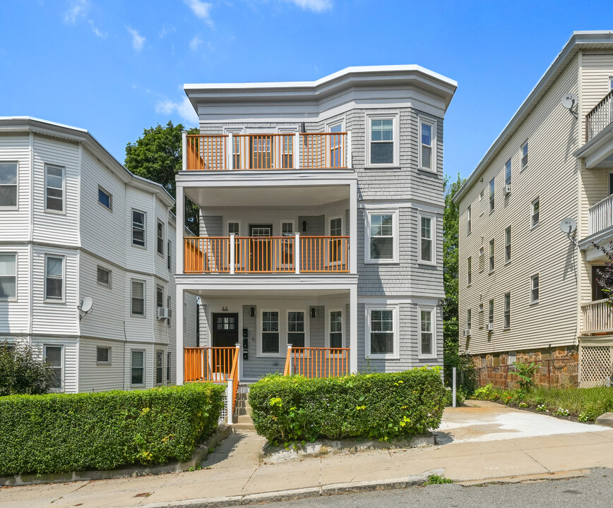 44 Iffley Rd in Boston, MA - Building Photo