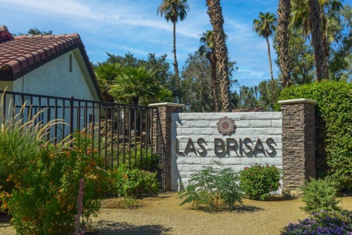 Las Brisas Apartments in Indio, CA - Foto de edificio