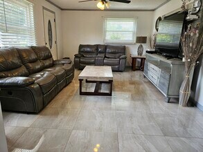 1006 14th Ave NW in Largo, FL - Building Photo - Building Photo