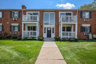2440 Parmenter Blvd in Royal Oak, MI - Building Photo