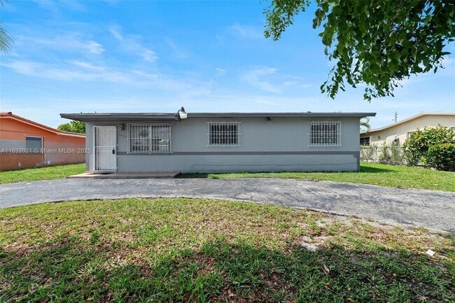 10721 SW 64th St in Miami, FL - Building Photo - Building Photo