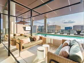 Modera St. Paul in Dallas, TX - Foto de edificio - Building Photo