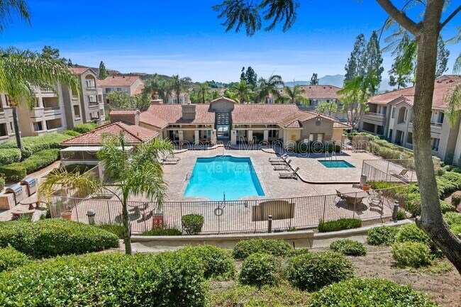 1020 La Terraza Cir in Corona, CA - Building Photo - Building Photo