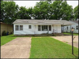 5212 Lynch Dr in North Little Rock, AR - Building Photo