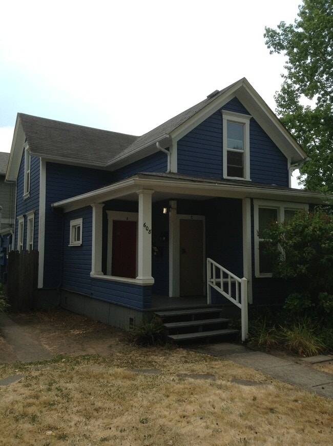 608 E 15th Alley
