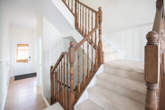 4 bedroom townhome in Barrhaven in Ottawa, ON - Building Photo - Building Photo