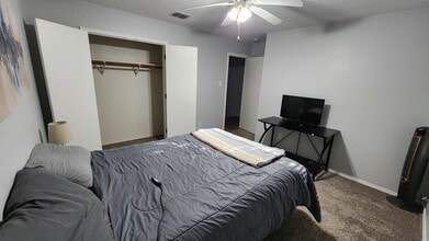 16125 Hollyhill Ct in Justin, TX - Building Photo - Building Photo