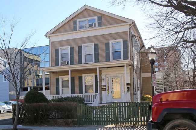 123 North St in Stamford, CT - Foto de edificio - Building Photo