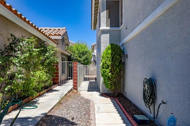 8454 Birthstone Ave in Las Vegas, NV - Building Photo - Building Photo
