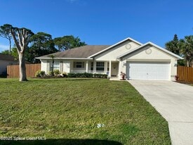911 Le Baron St SW in Palm Bay, FL - Building Photo