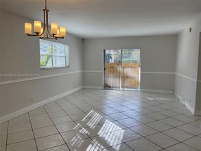 6703 N Kendall Dr in Pinecrest, FL - Building Photo - Building Photo