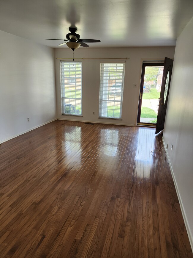 10054 Buffton Dr, Unit Lakeshire Duplex in St. Louis, MO - Building Photo - Building Photo