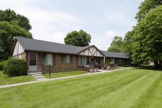 Golden Tree Apartments, A 55+ Community in Portage, MI - Foto de edificio - Building Photo