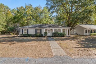 165 Montclair Loop in Daphne, AL - Building Photo