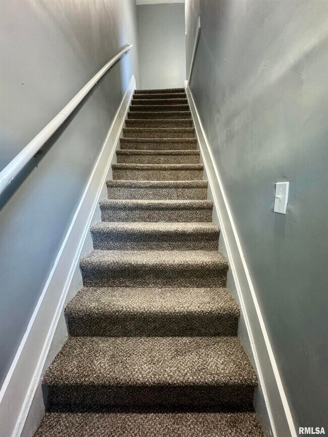 627 N Division St in Davenport, IA - Building Photo - Building Photo