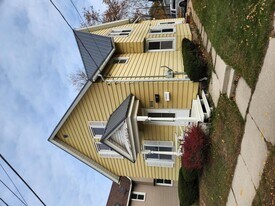 905 S 21st St in Manitowoc, WI - Building Photo