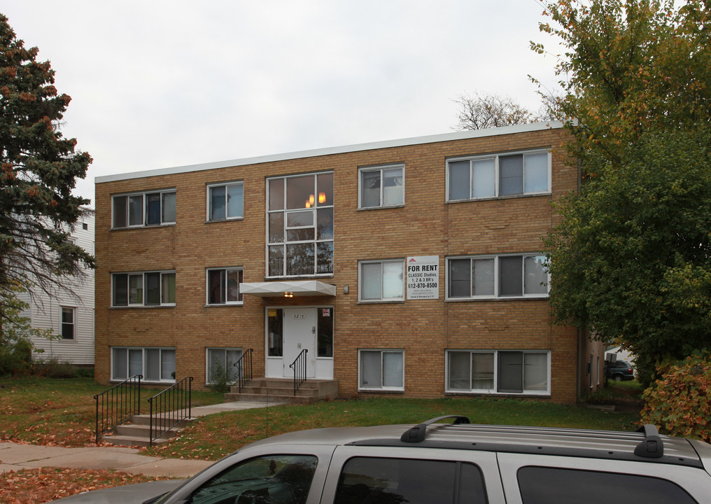 3215 21st Ave S in Minneapolis, MN - Building Photo