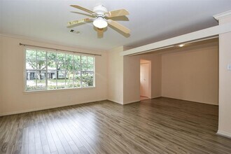 4605 Pine St in Bellaire, TX - Building Photo - Building Photo