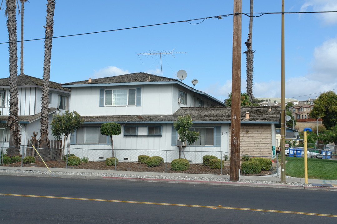 817 Hillsdale Ave in San Jose, CA - Building Photo