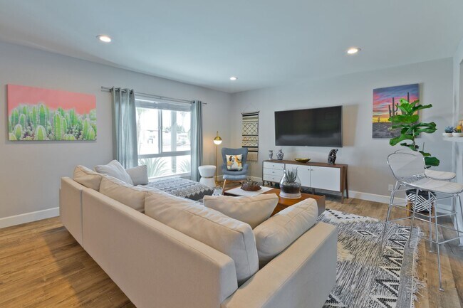 2295 E Acacia Rd N in Palm Springs, CA - Building Photo - Building Photo