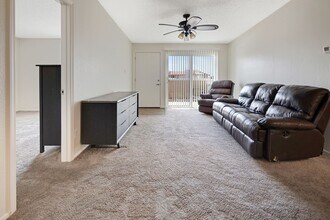 5757 W Eugie Ave in Glendale, AZ - Building Photo - Building Photo