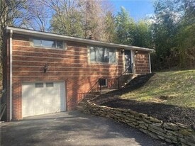 658 Fort Couch Rd in Pittsburgh, PA - Building Photo
