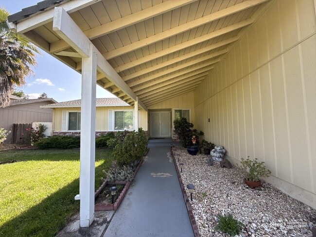3806 Estate Dr