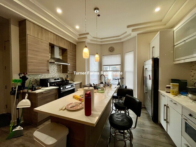 24 Washburn St, Unit 1 in Boston, MA - Building Photo - Building Photo