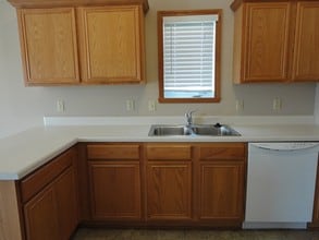 2079 Charnwood Ct in Machesney Park, IL - Building Photo - Building Photo