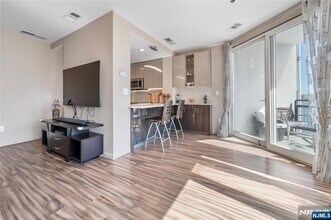600 Harbor Blvd in Weehawken, NJ - Building Photo - Building Photo