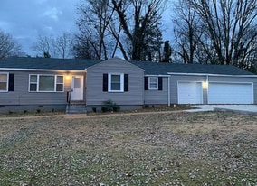 809 Fairway Dr NW in Huntsville, AL - Building Photo