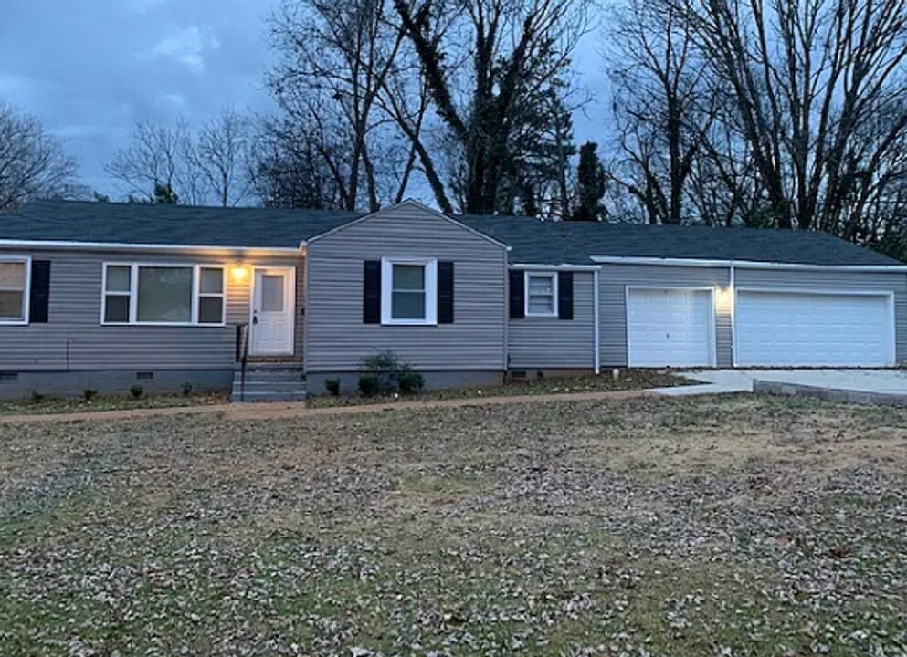 809 Fairway Dr NW in Huntsville, AL - Building Photo