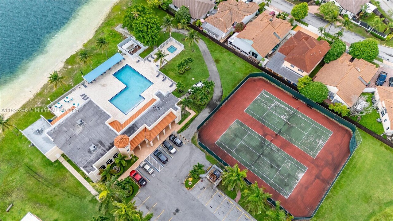 12521 NW 11th Ln in Miami, FL - Building Photo