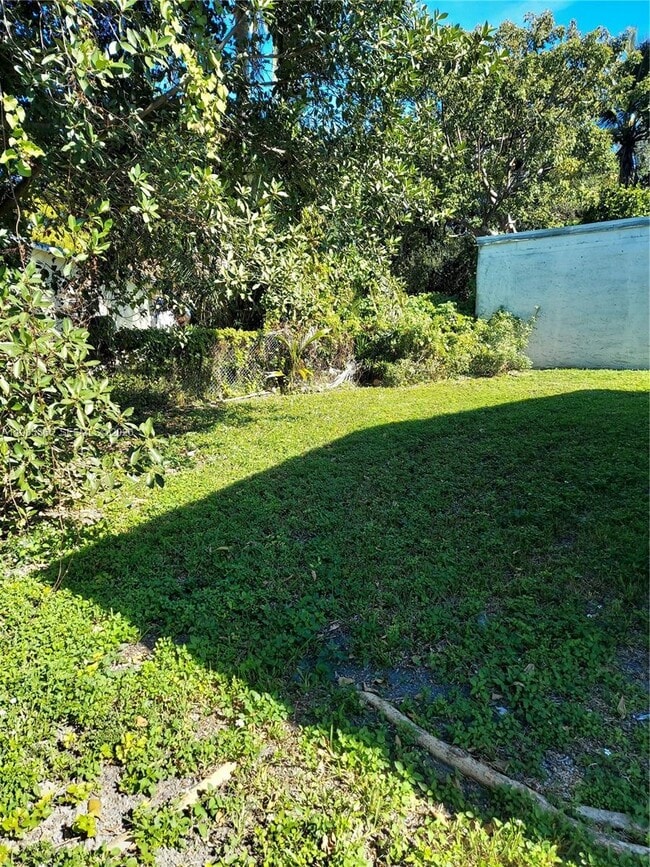 1057 NW 30th St in Miami, FL - Building Photo - Building Photo