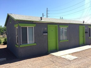 2233 E Fillmore St in Phoenix, AZ - Foto de edificio - Building Photo