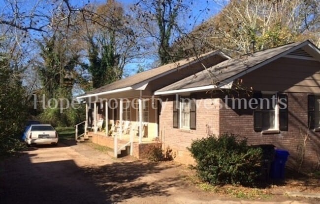 25 Hill St in Newnan, GA - Foto de edificio - Building Photo