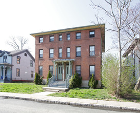 St Michael's Home in Hartford, CT - Foto de edificio - Building Photo