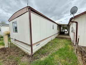 2414 Empire Dr in La Grande, OR - Building Photo - Building Photo