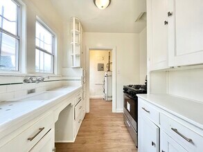 1321 E 48th St in Los Angeles, CA - Building Photo - Building Photo