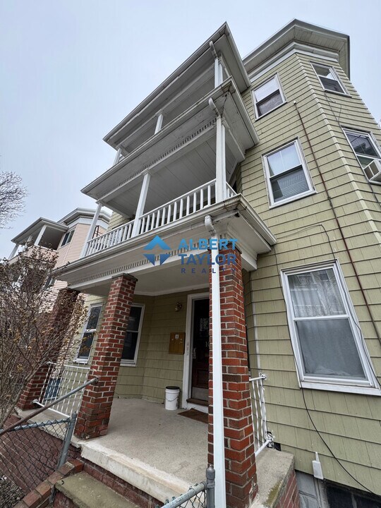 101 Heath St, Unit 3 in Somerville, MA - Building Photo