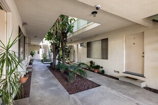 5123 Raleigh St in Los Angeles, CA - Building Photo