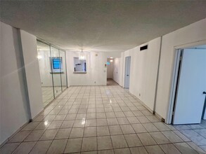 1333 E Hallandale Beach Blvd, Unit 243 in Hallandale Beach, FL - Building Photo - Building Photo