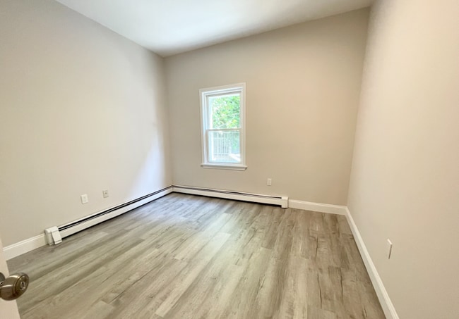 174 Bolton St in Boston, MA - Building Photo - Building Photo